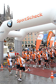 Start 2. Gruppe Halbmarathon (©Foto: MartiN Schmitz)